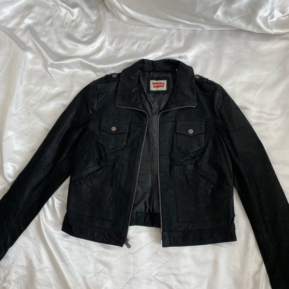Levi’s black jacket with suede finish.